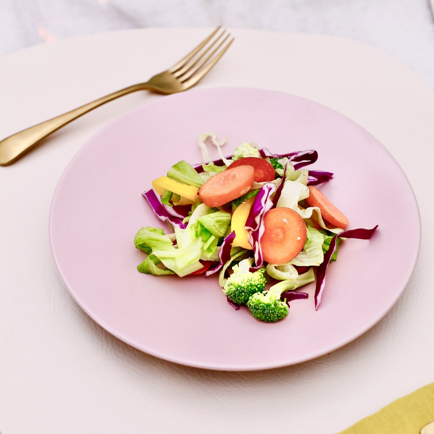 16-Piece Stoneware color life Round Shape Matte Glaze Rose & Shiny Black Ceramic Tableware Set For Wedding, Guest, Graduation, Valentine's Day, Mother